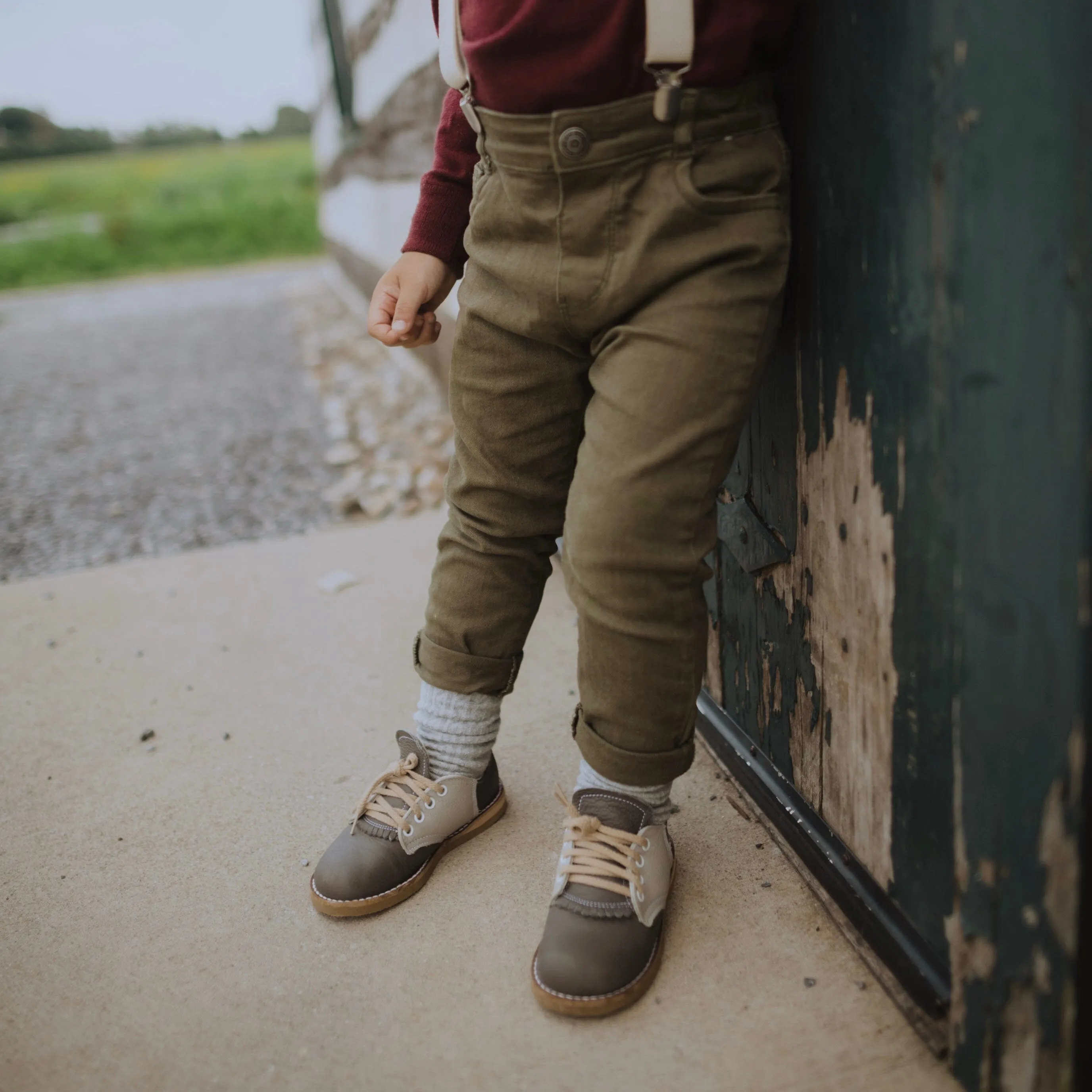 Artie Saddle | Dark Grey/Dove Grey