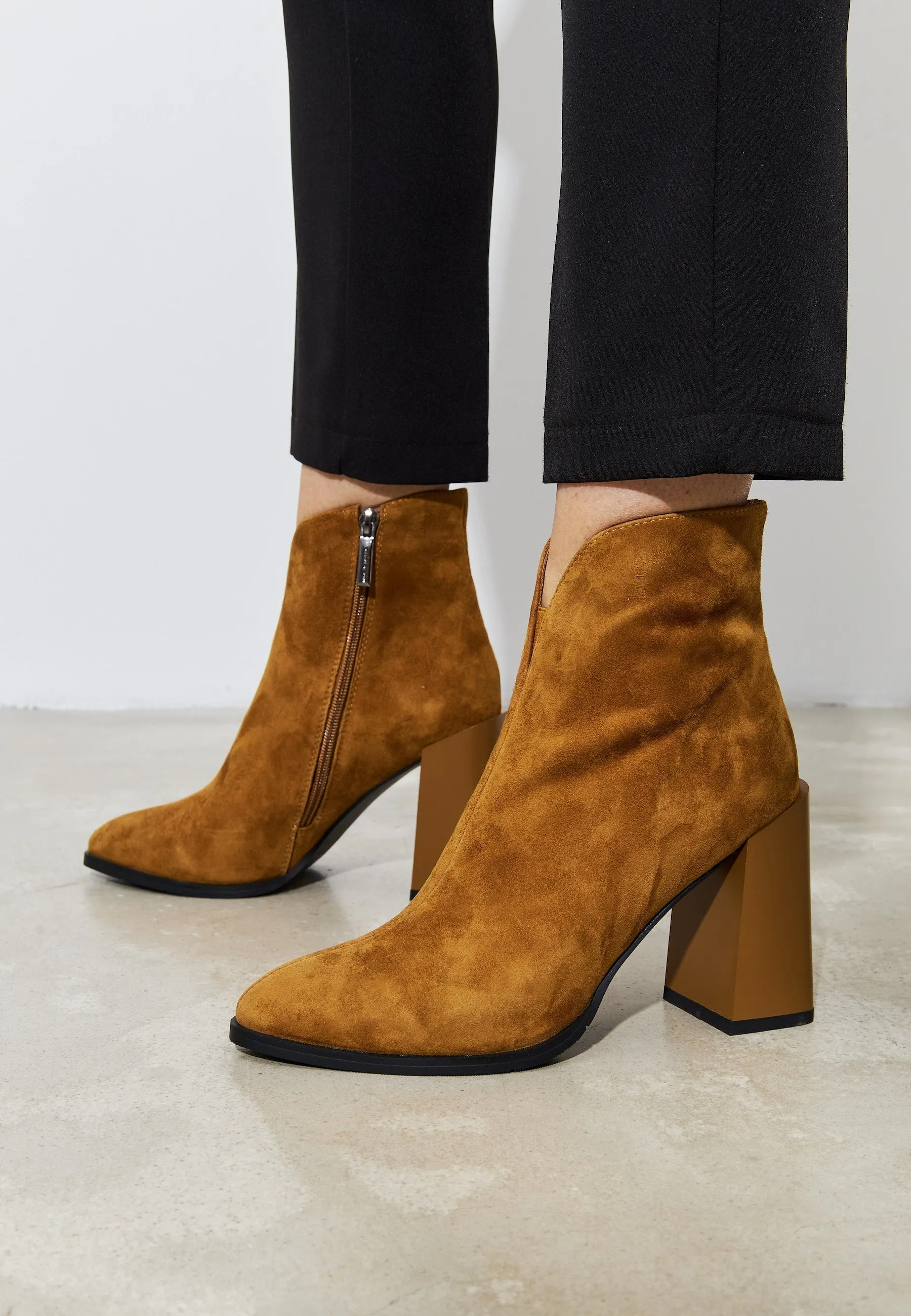 Classic Leather Block Heel Ankle Boots - Brown